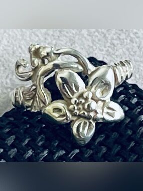 SILVER RING Vine flower design. Size 4 1/2. Patented design by MKS D STERLING C
